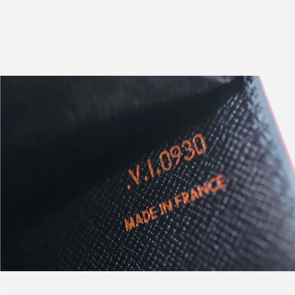 ❤️🔥Auth Louis Vuitton Red Clutch Bag /Shoulder bag converted - Picture 13 of 17